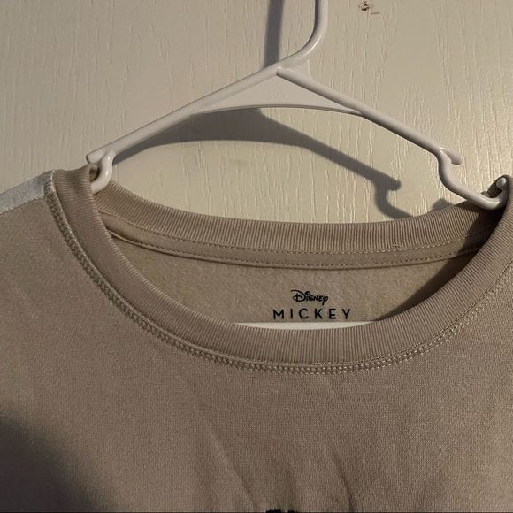 ✨Disney Mickey Mouse NWOT Tan and White Cropped Sweater - Size Large ✨ - Picture 4 of 11